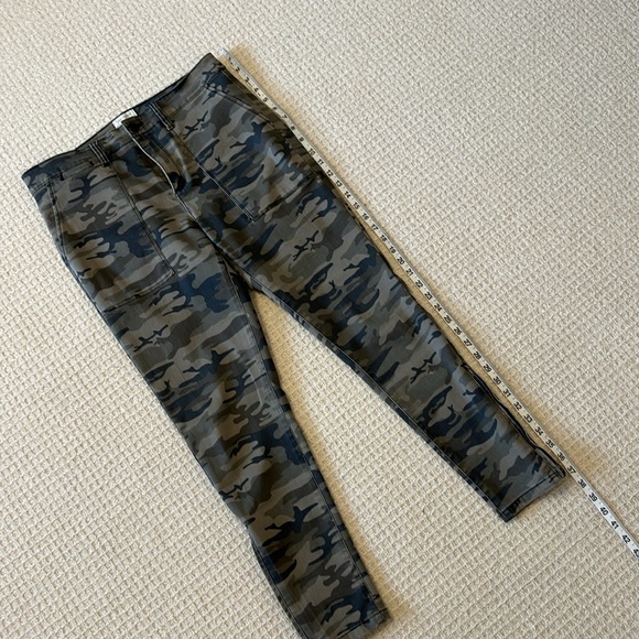 Fast Track Skinny Chino Capri
Pants In Human Nature Camo size 29 - Picture 14 of 16